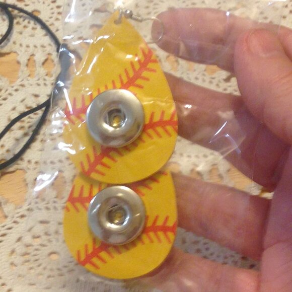 Snap Jewelry Softball Fan Bundle - Earrings, Necklace, Keychain, Buttons, bag - Picture 2 of 15